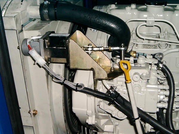 Máy phát điện báo lỗi do lượng dầu trong máy cao hoặc hệ thống lọc dầu bị tắc